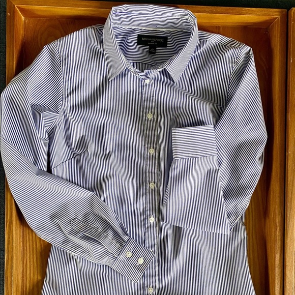 Banana Republic Tops - Banana Republic Tailored Fit. Size 0